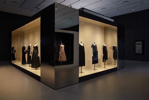 chanel exhibition at v&a.